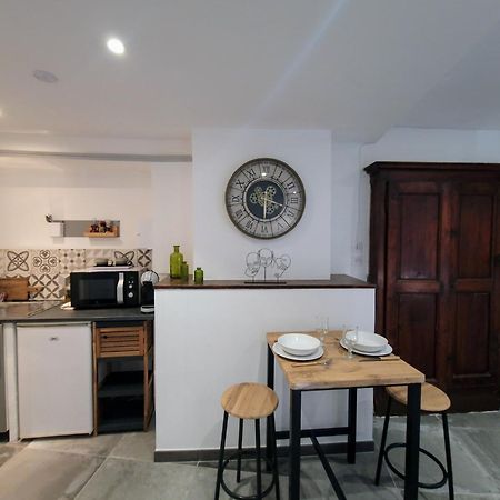 Studio Au Coeur Du Village Tourtour Extérieur photo